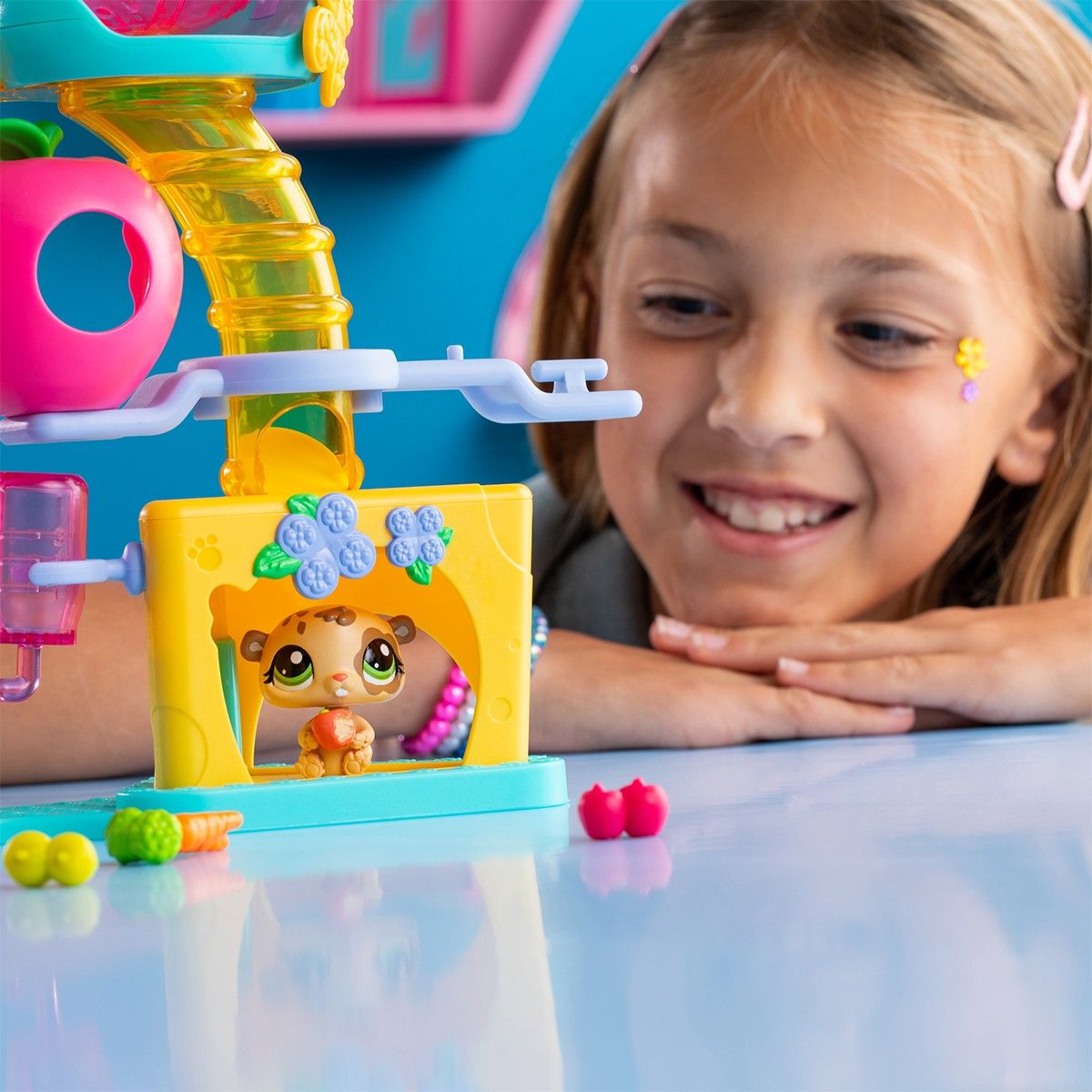 Ігровий набір LITTLEST PET SHOP – ФАБРИКА РОЗВАГ (2 фігурки, фабрика, аксес.)
