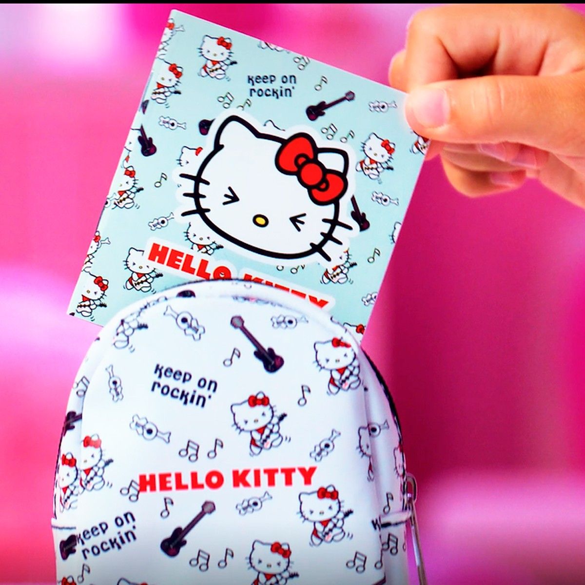Колекційна сумка-сюрприз HELLO KITTY – ПРИЄМНІ ДРІБНИЧКИ (у дисплеї)