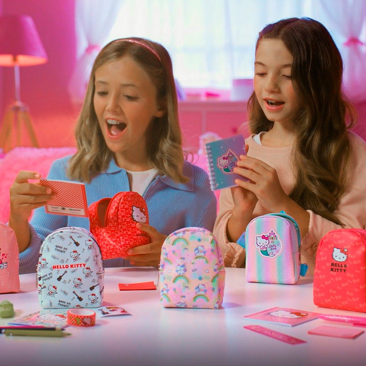 Колекційна сумка-сюрприз HELLO KITTY – ПРИЄМНІ ДРІБНИЧКИ (у дисплеї)