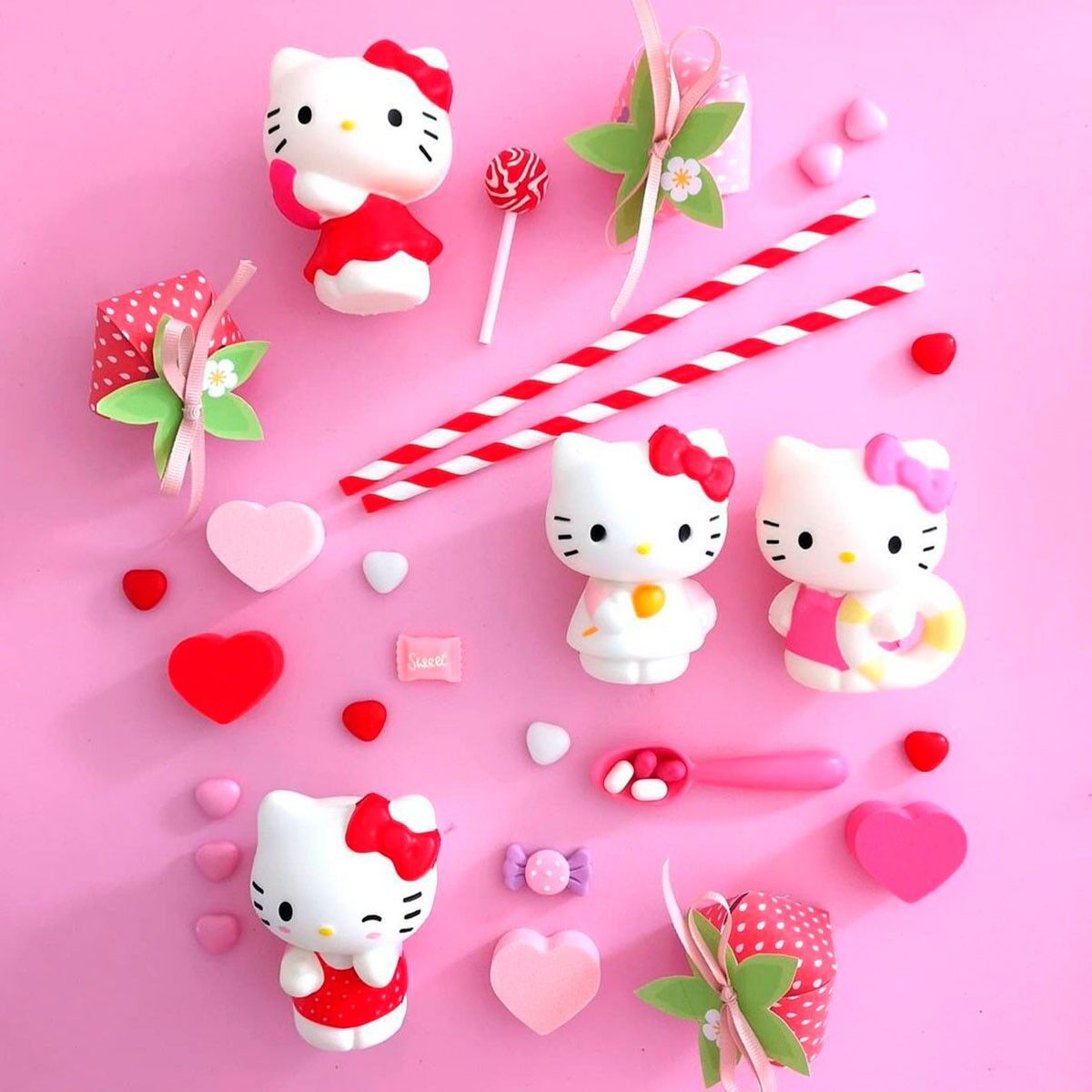 Колекційна фігурка-сюрприз HELLO KITTY – КАПУЧИНО