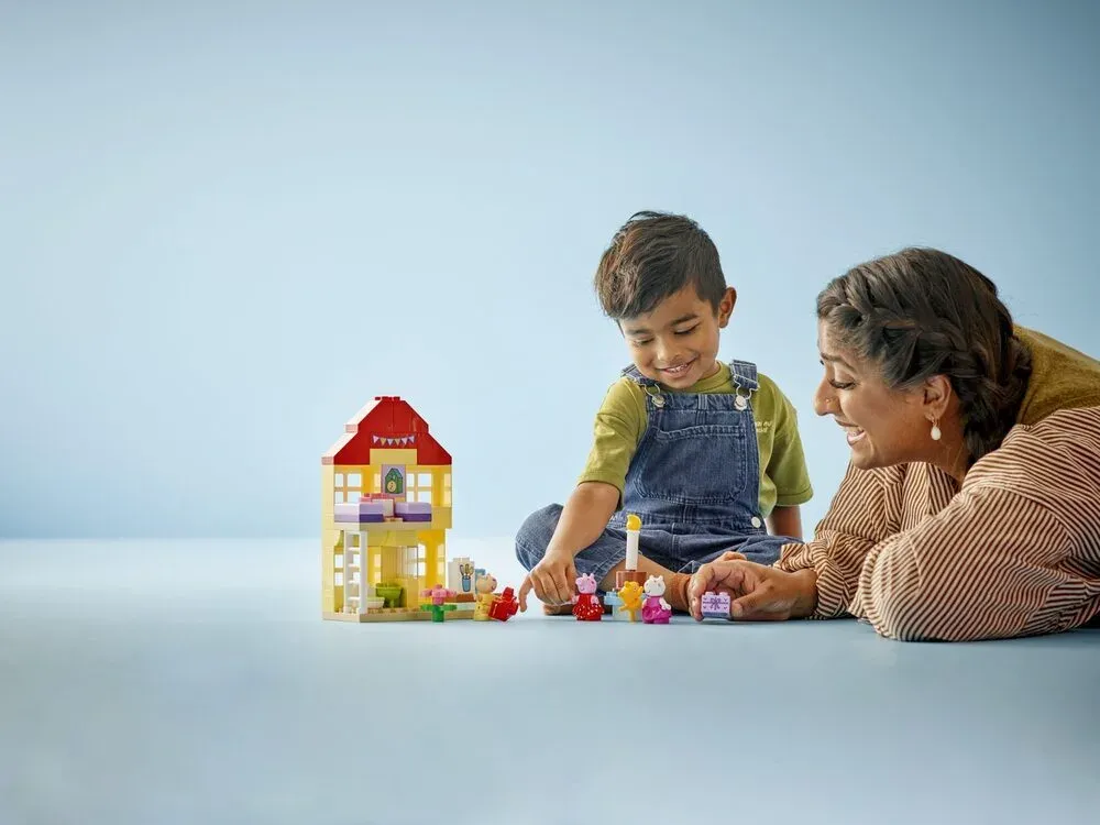 Конструктор LEGO DUPLO Святковий будинок Пеппи (10433)