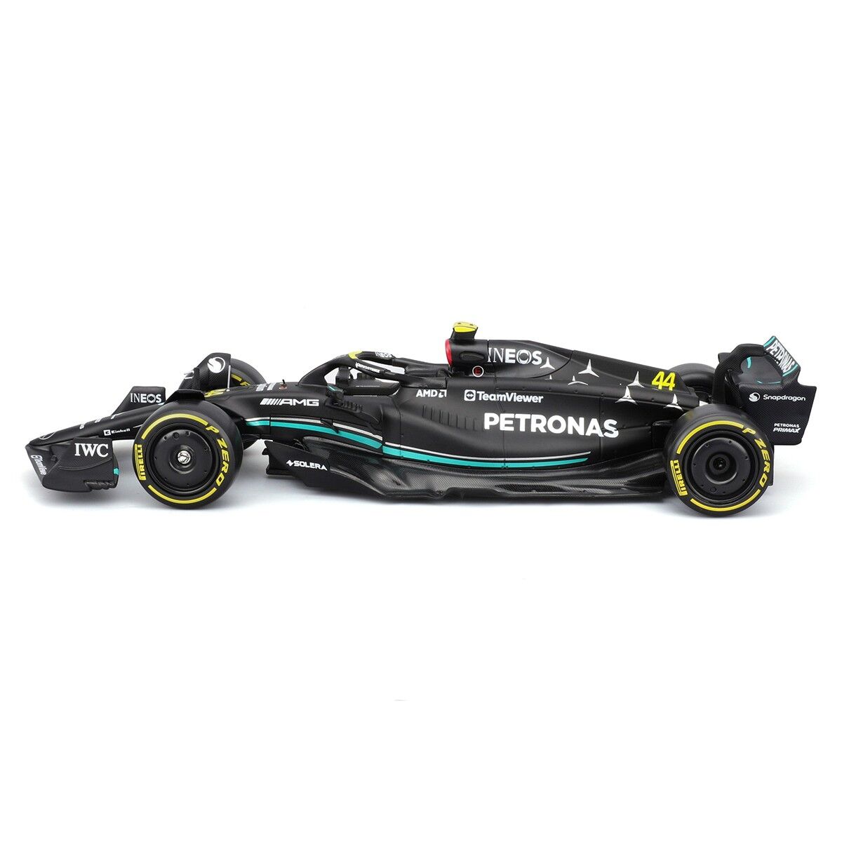 Автомодель з фігуркою – MERCEDES-AMG PETRONAS F1 W15 (2024) (1:24)