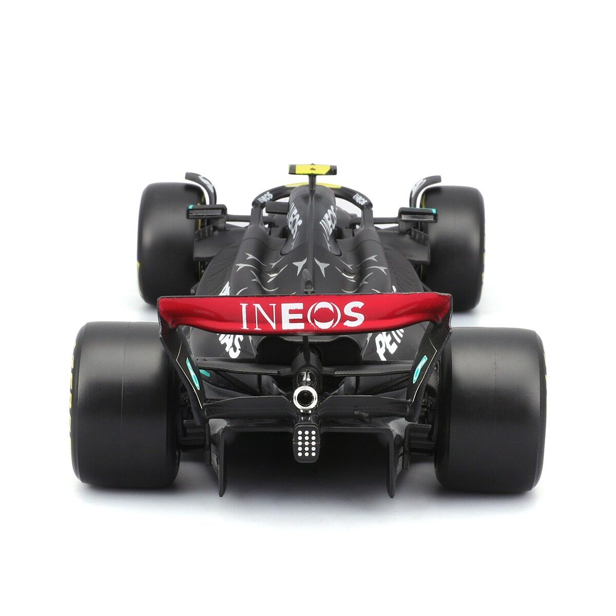 Автомодель з фігуркою – MERCEDES-AMG PETRONAS F1 W15 (2024) (1:24)