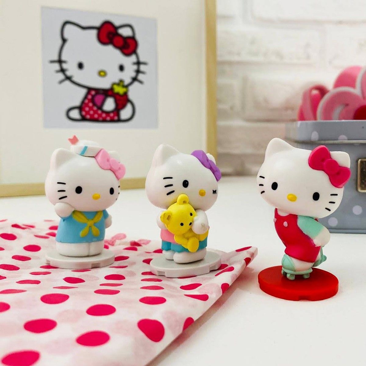 Колекційна фігурка-сюрприз YOU YOU – ГАРНЮНІ HELLO KITTY (в диспл.)
