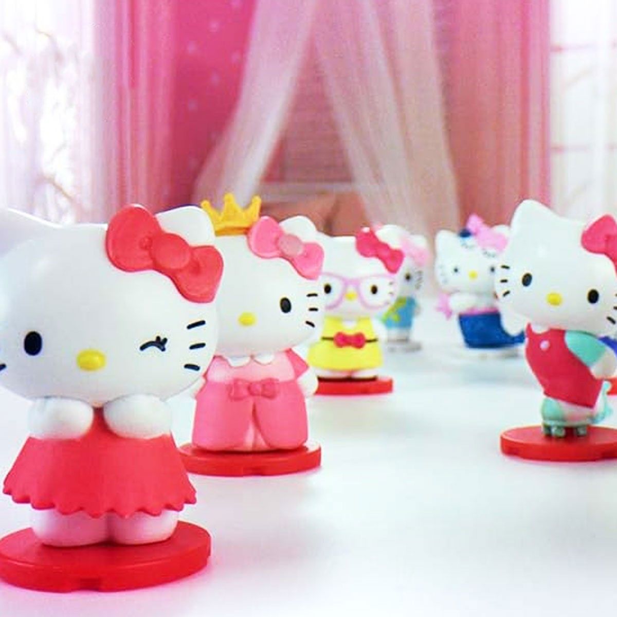 Колекційна фігурка-сюрприз YOU YOU – ГАРНЮНІ HELLO KITTY (в диспл.)