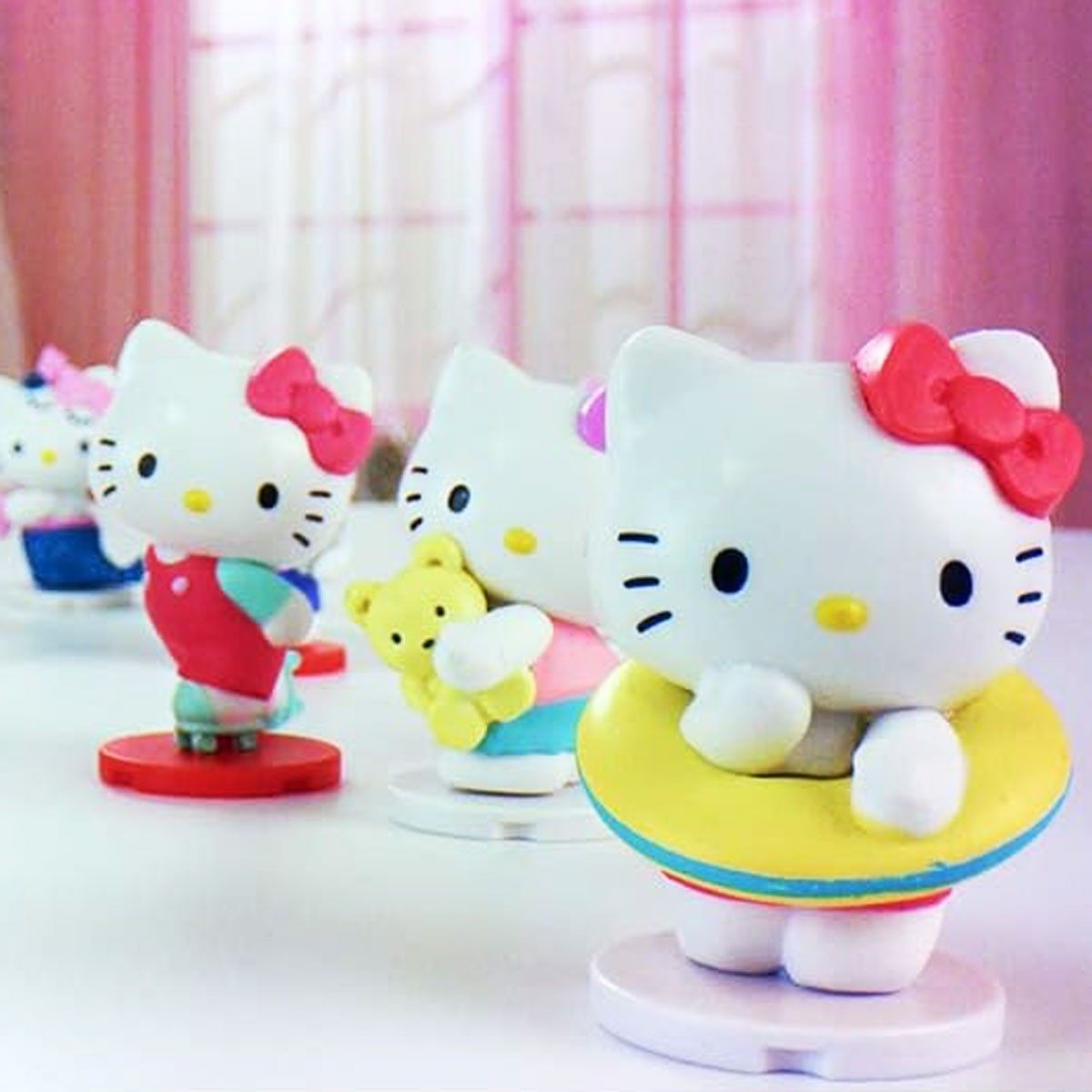 Колекційна фігурка-сюрприз YOU YOU – ГАРНЮНІ HELLO KITTY (в диспл.)