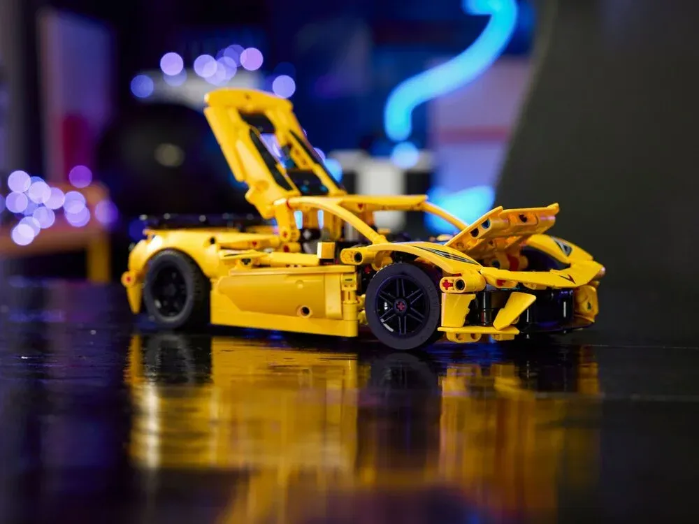 Конструктор LEGO Technic Chevrolet Corvette Stingray (42205)