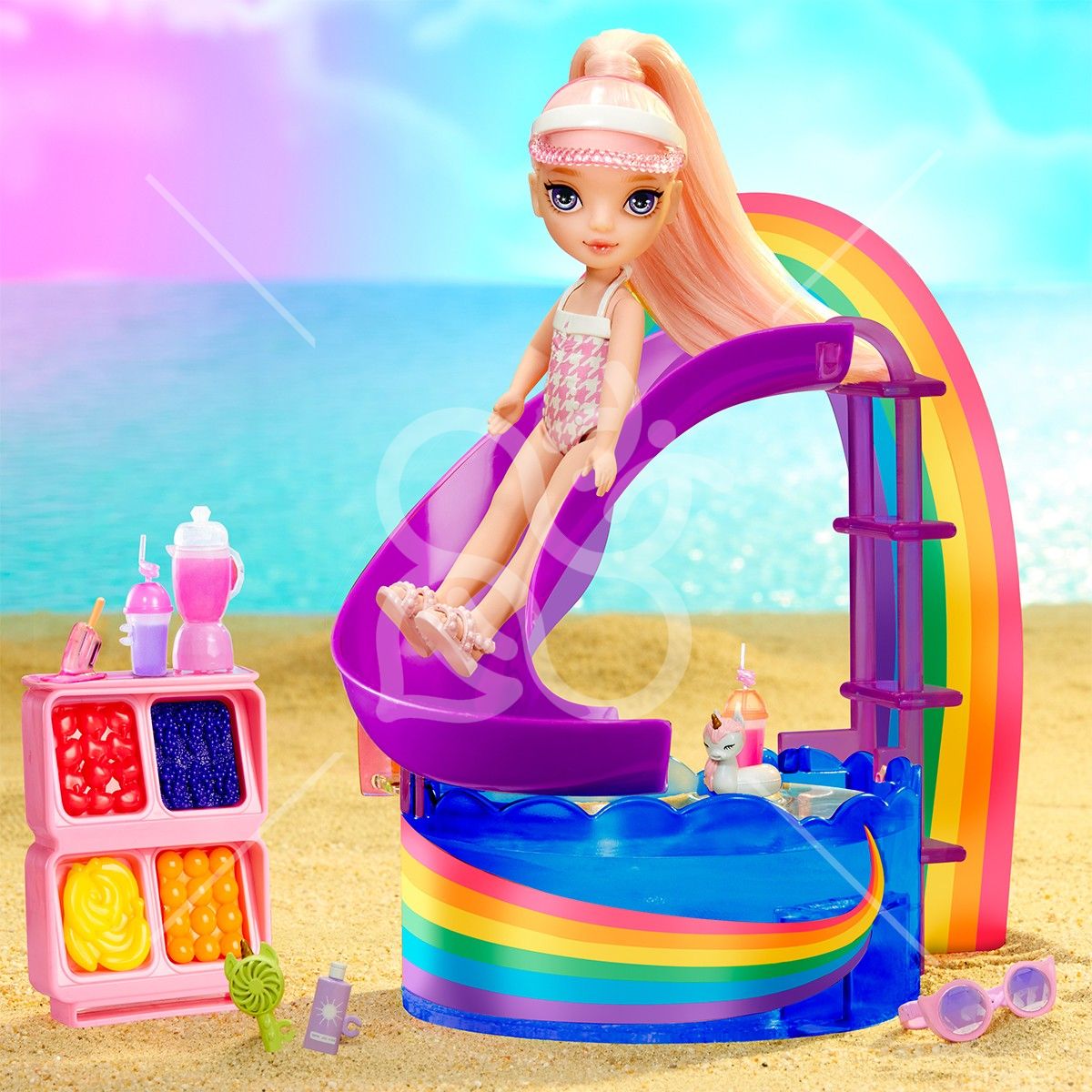 Ігровий набір з лялькою RAINBOW HIGH серії "Littles" – ВЕСЕЛКОВЕ СВЯТО В БАСЕЙНІ (з аксес.)