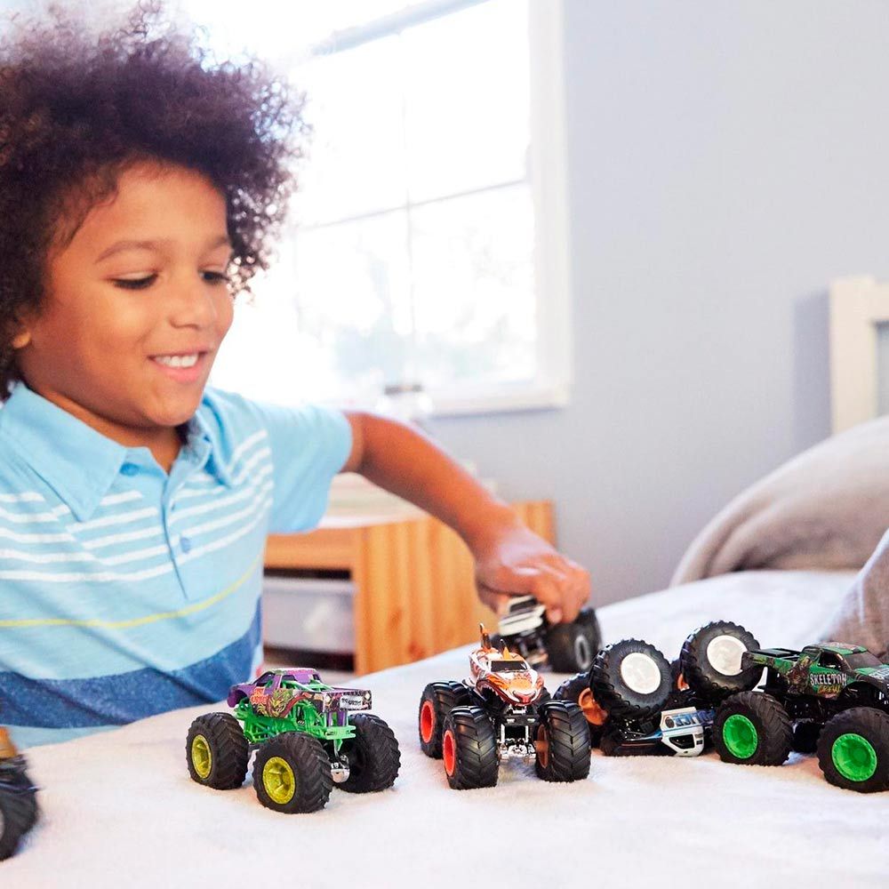Машинка Hot Wheels Monster Trucks Позашляховик 1:64 асортимент (FYJ44)