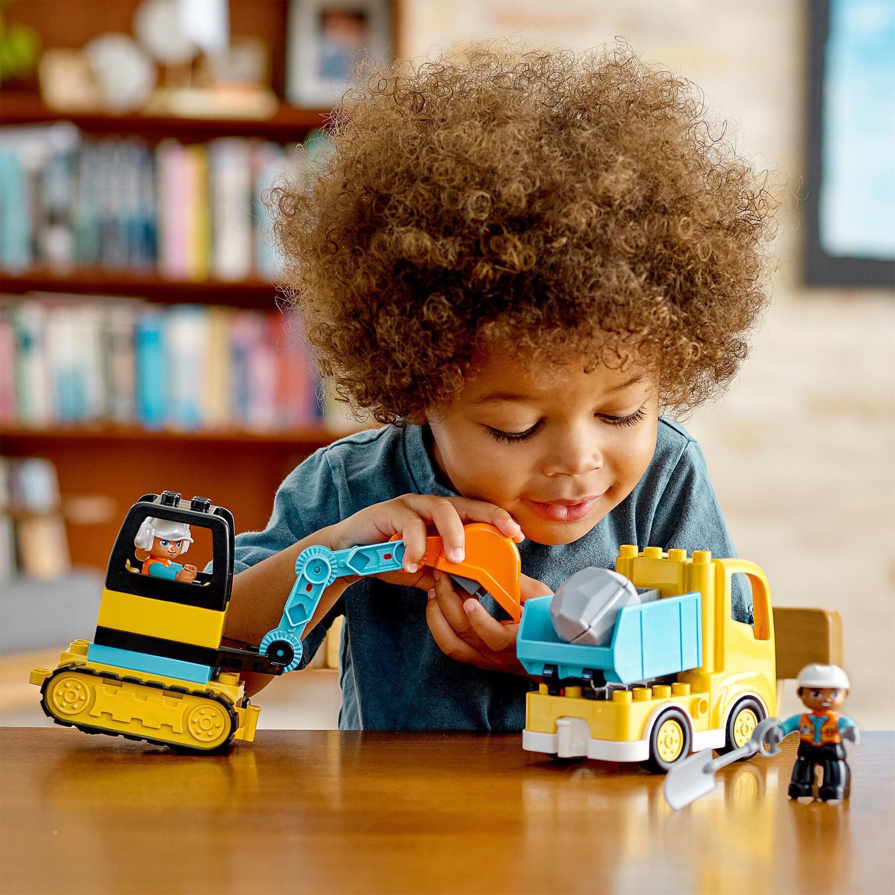 Конструктор LEGO DUPLO Вантажівка та гусеничний екскаватор (10931)