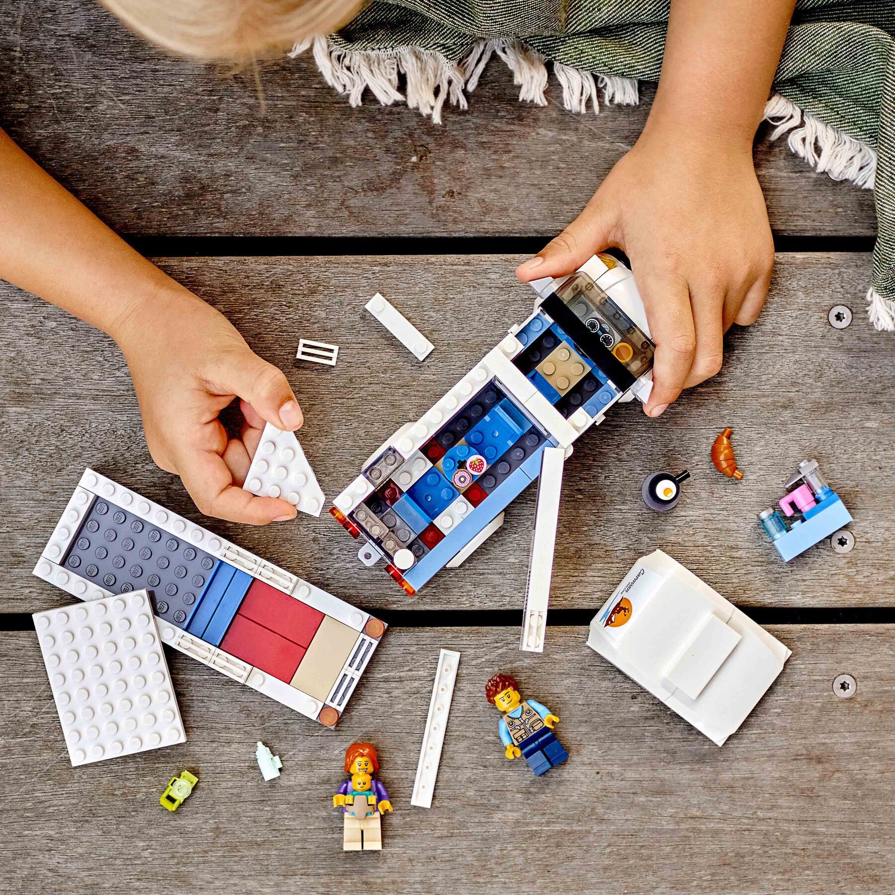 Конструктор LEGO City Канікули в будинку на колесах (60283)