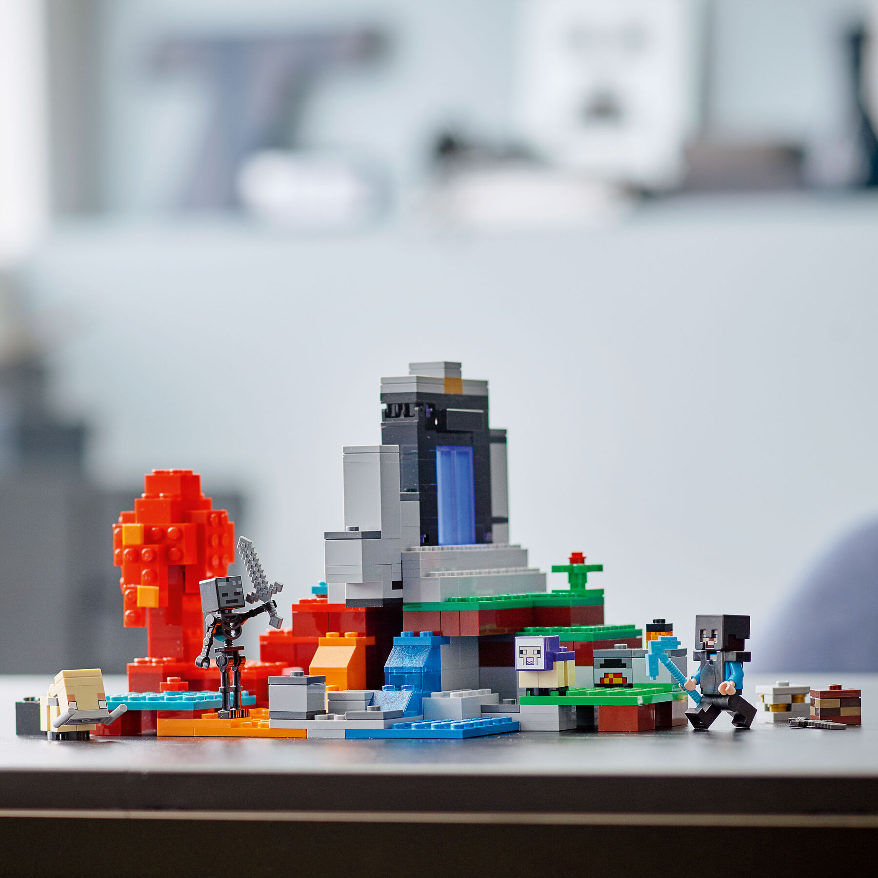 Конструктор LEGO Minecraft Зруйнований портал (21172)