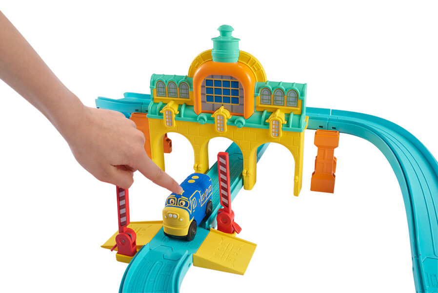 Паровозик Chuggington Брюстер (EU890402)