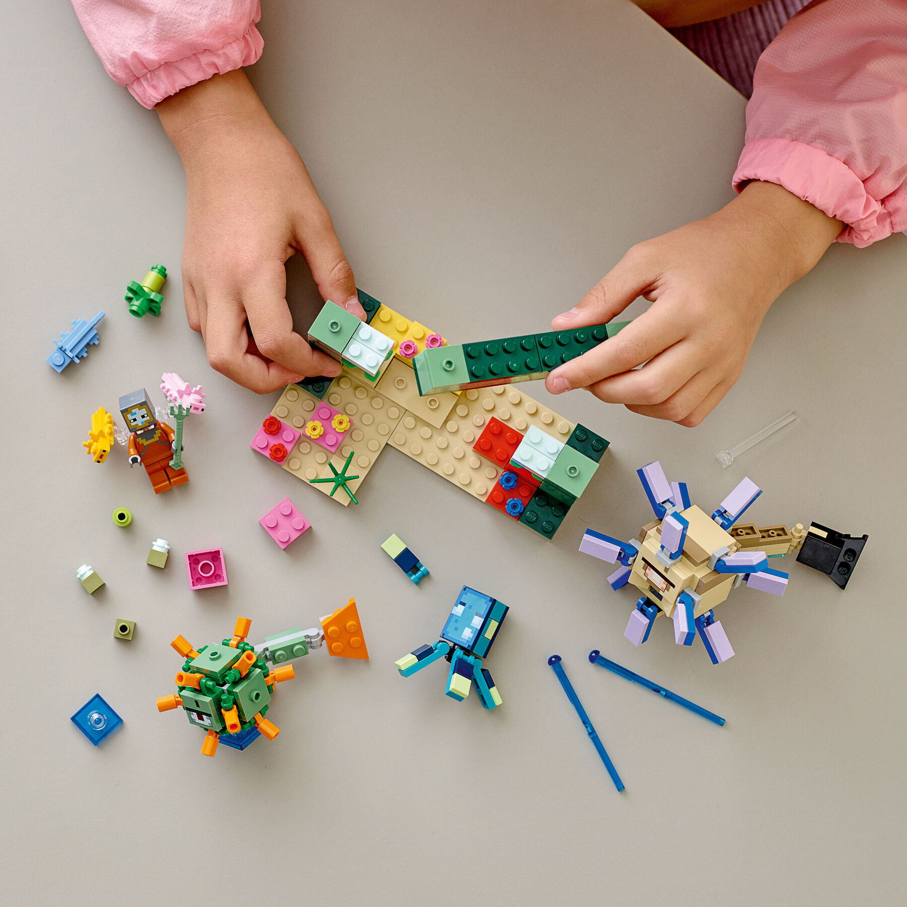 Конструктор LEGO Minecraft Битва Стражів (21180)