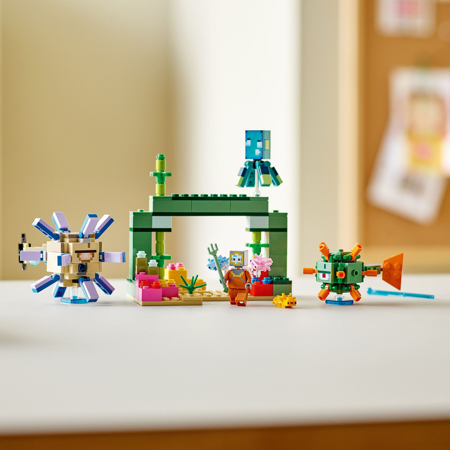 Конструктор LEGO Minecraft Битва Стражів (21180)