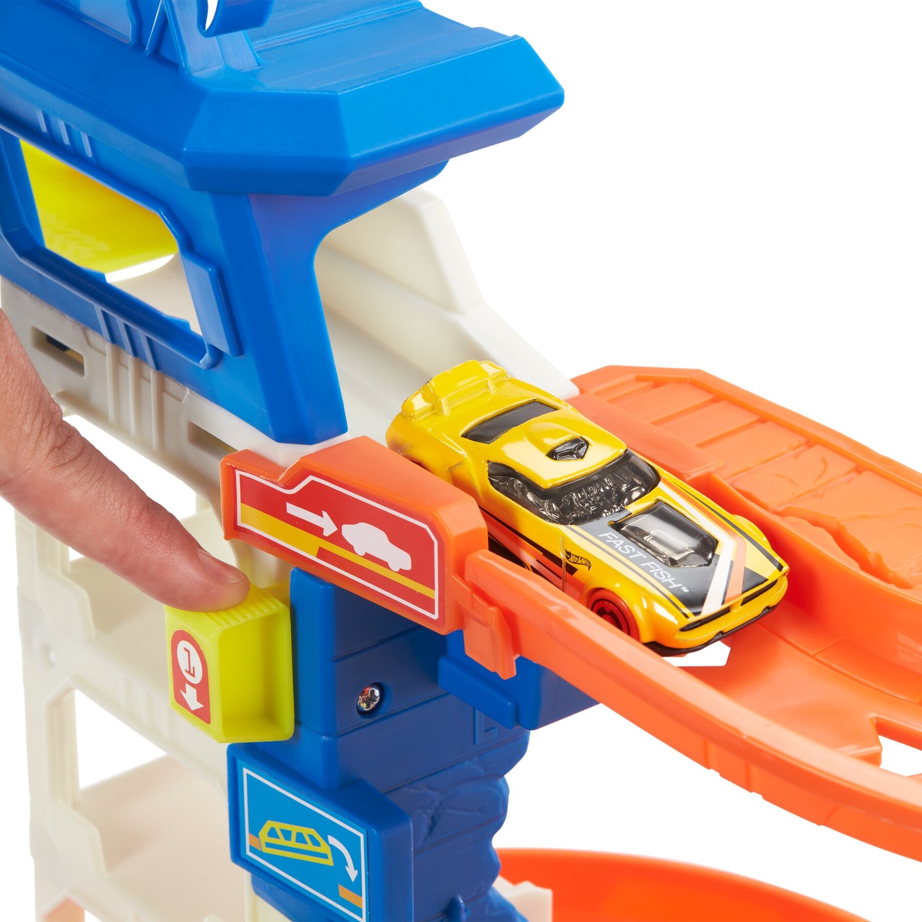 Ігровий набір Hot Wheels City Втеча від лютої акули (HDP06)