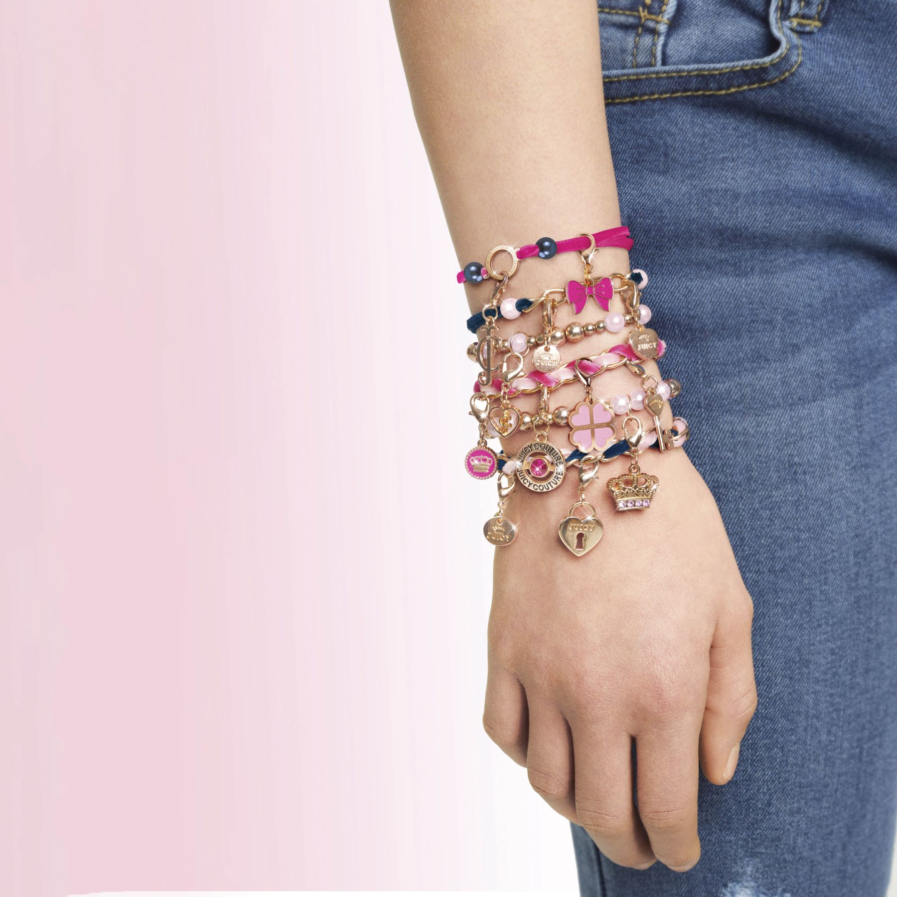 Набір для створення шарм-браслетів Make it Real Juicy Couture Браслети прикрашені оксамитами та перлинами (MR4417)