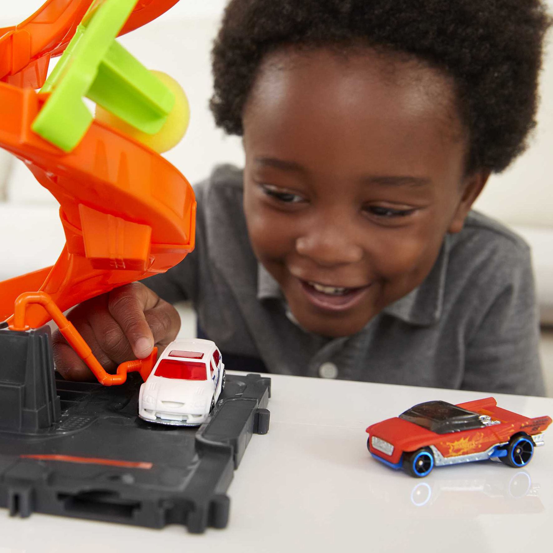Ігровий набір Hot Wheels City Автомийка Мегавежа (HDP05)