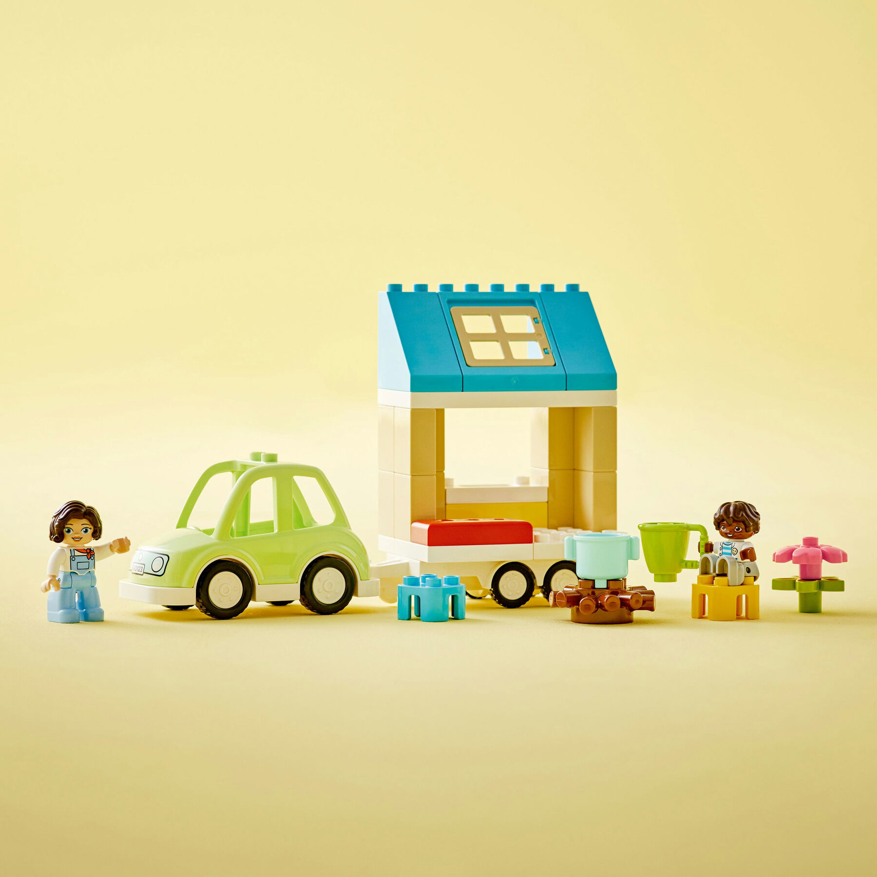 Конструктор LEGO DUPLO Сімейний будинок на колесах (10986)