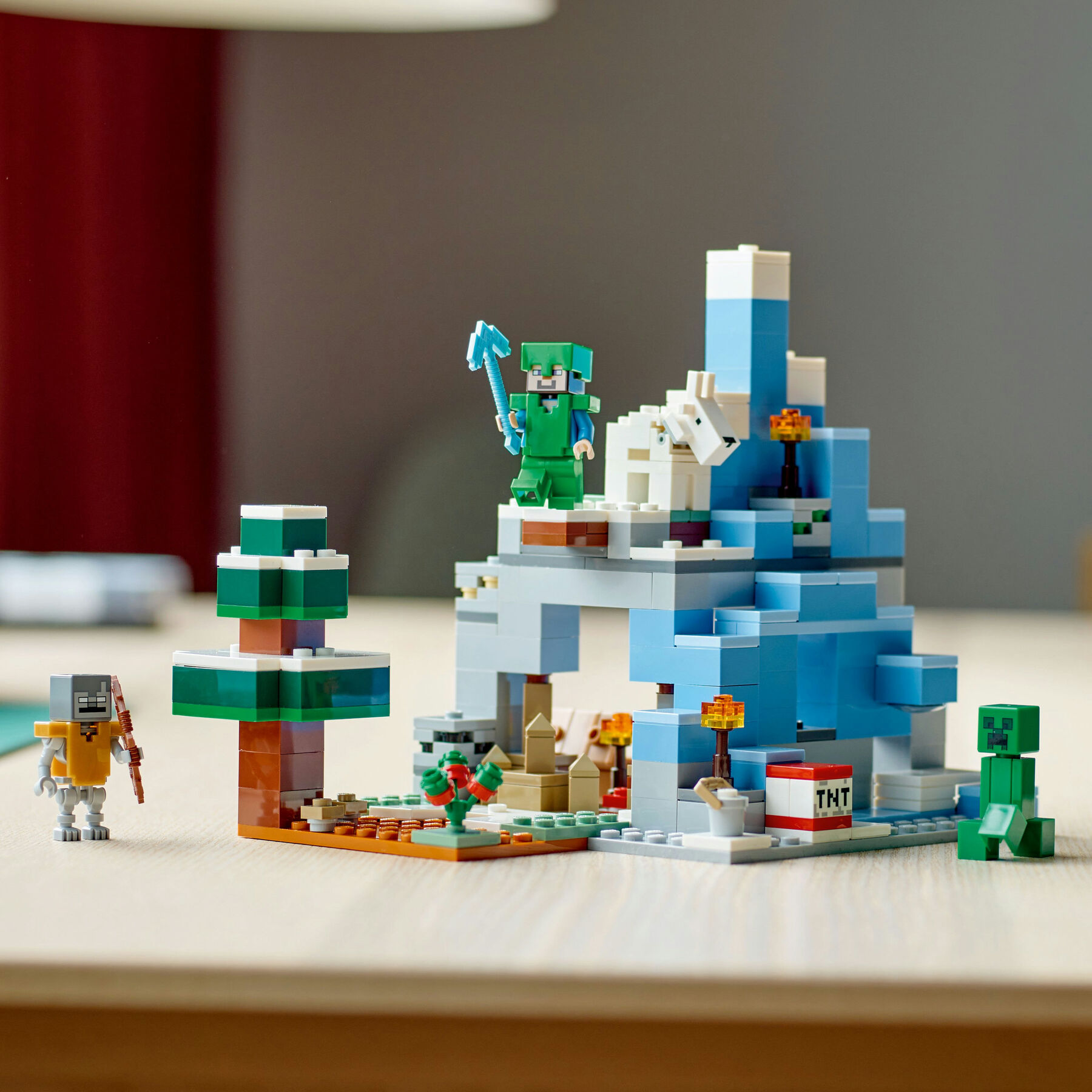 Конструктор LEGO Minecraft Замерзлі верхівки (21243)