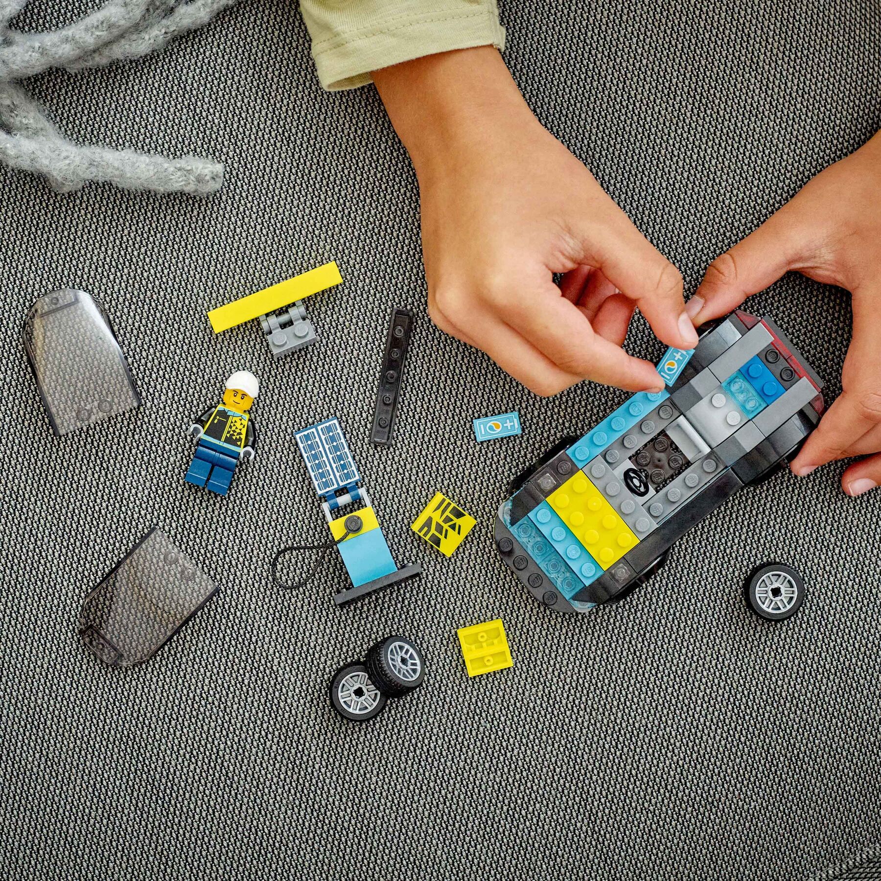 Конструктор LEGO City Електричний спортивний автомобіль (60383)