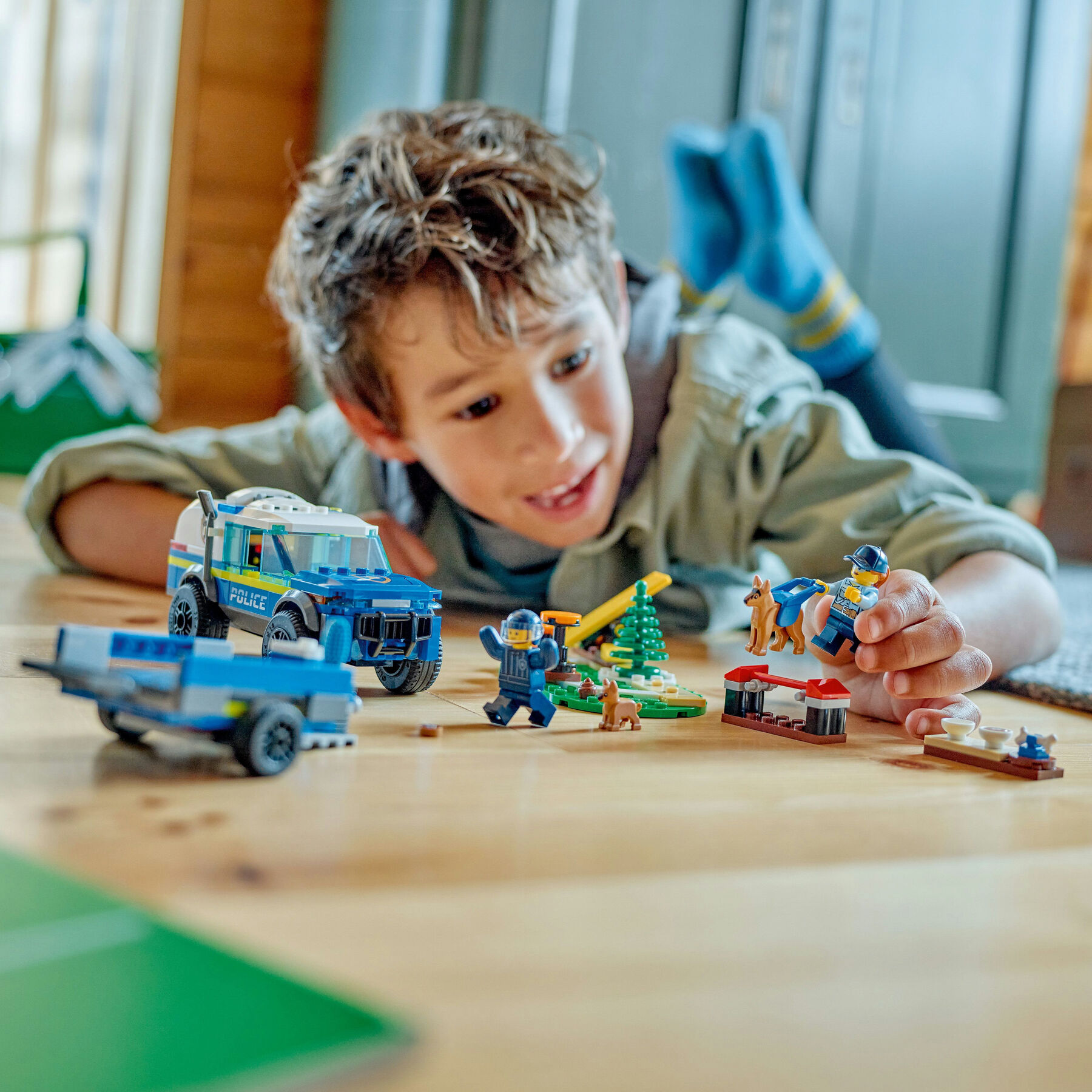 Конструктор LEGO City Мобільний майданчик для дресування поліцейських собак (60369)