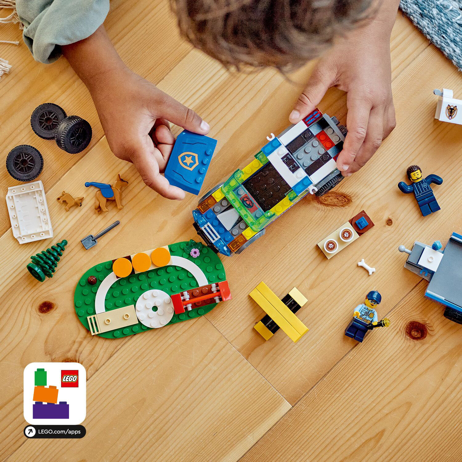 Конструктор LEGO City Мобільний майданчик для дресування поліцейських собак (60369)