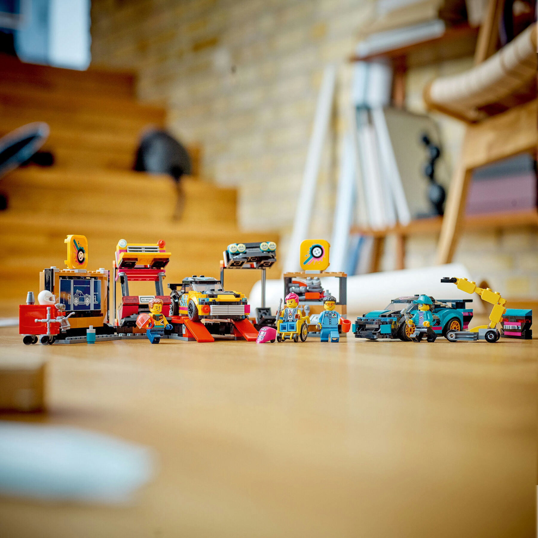Конструктор LEGO City Тюнінг-ательє (60389)