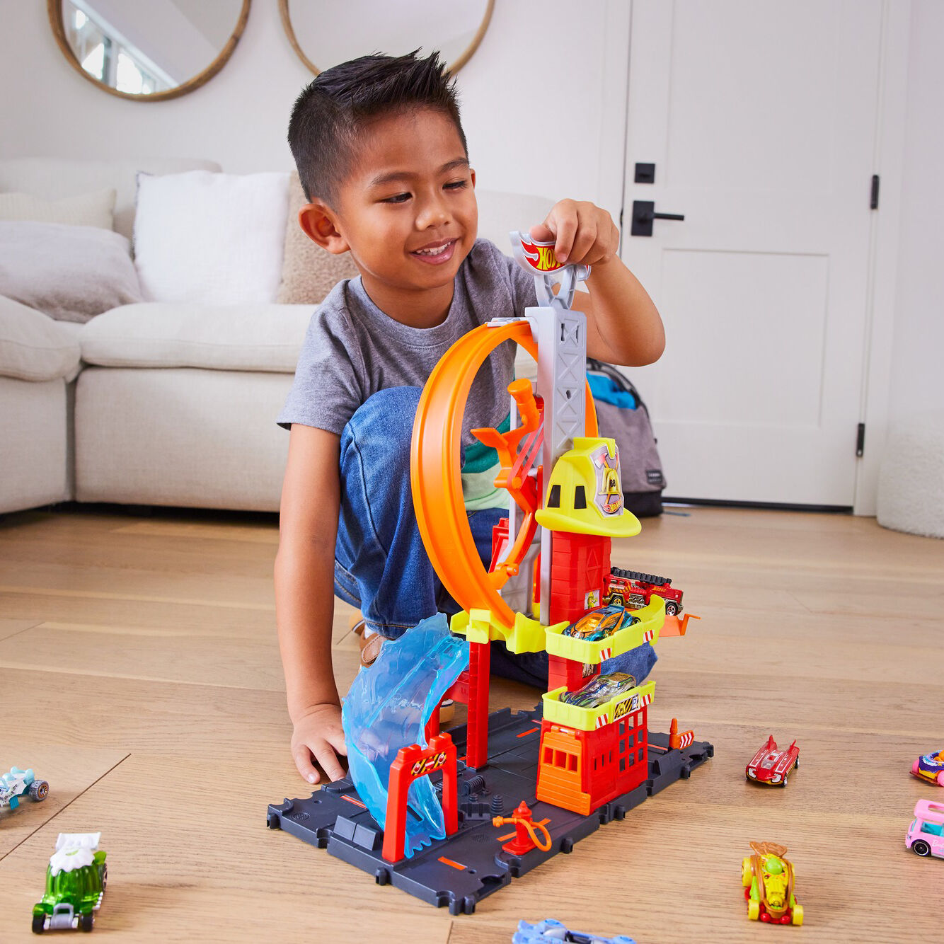 Ігровий набір Hot Wheels City Супер петля з пожежною станцією (HKX41)