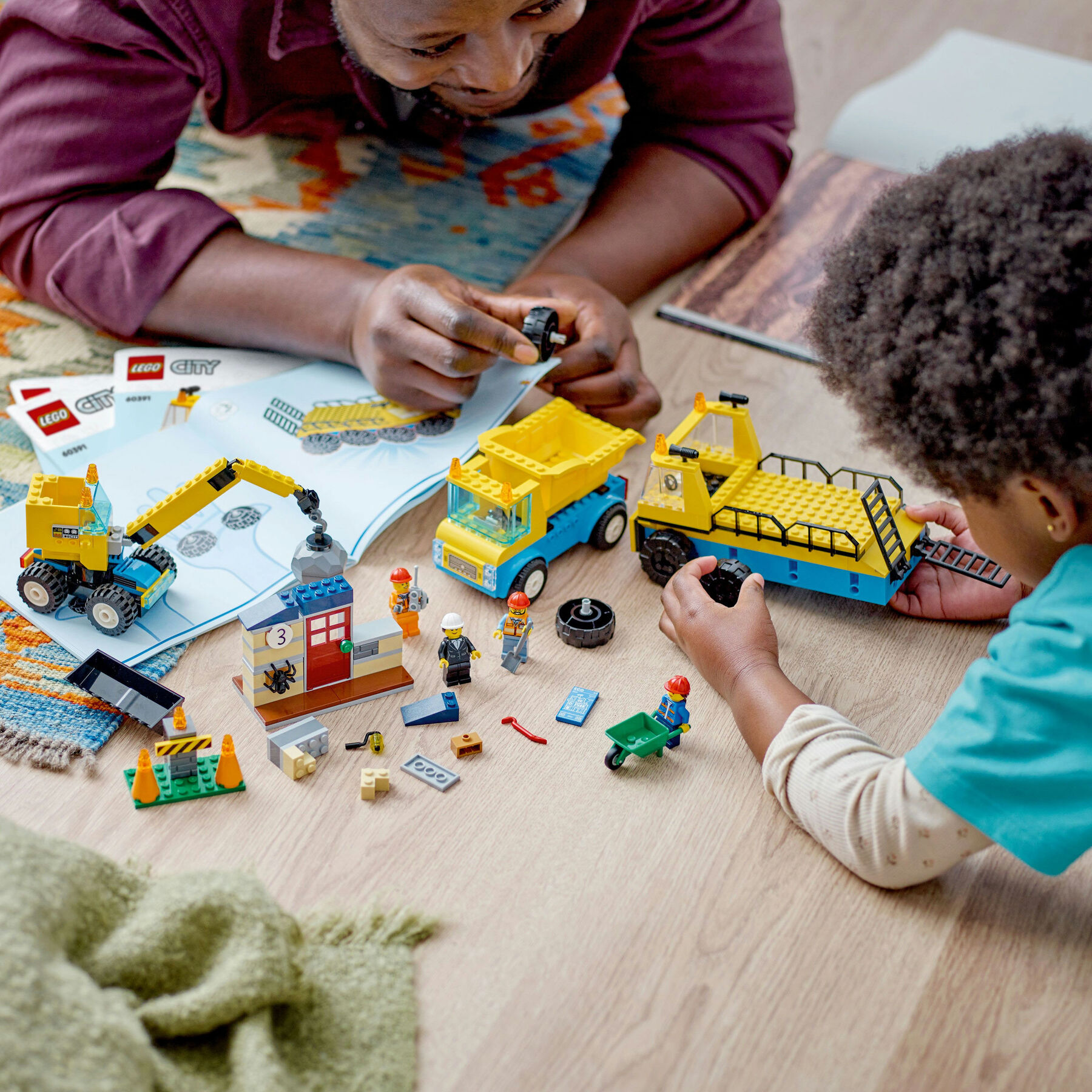 Конструктор LEGO City Будівельна вантажівка й кулястий кран-таран (60391)