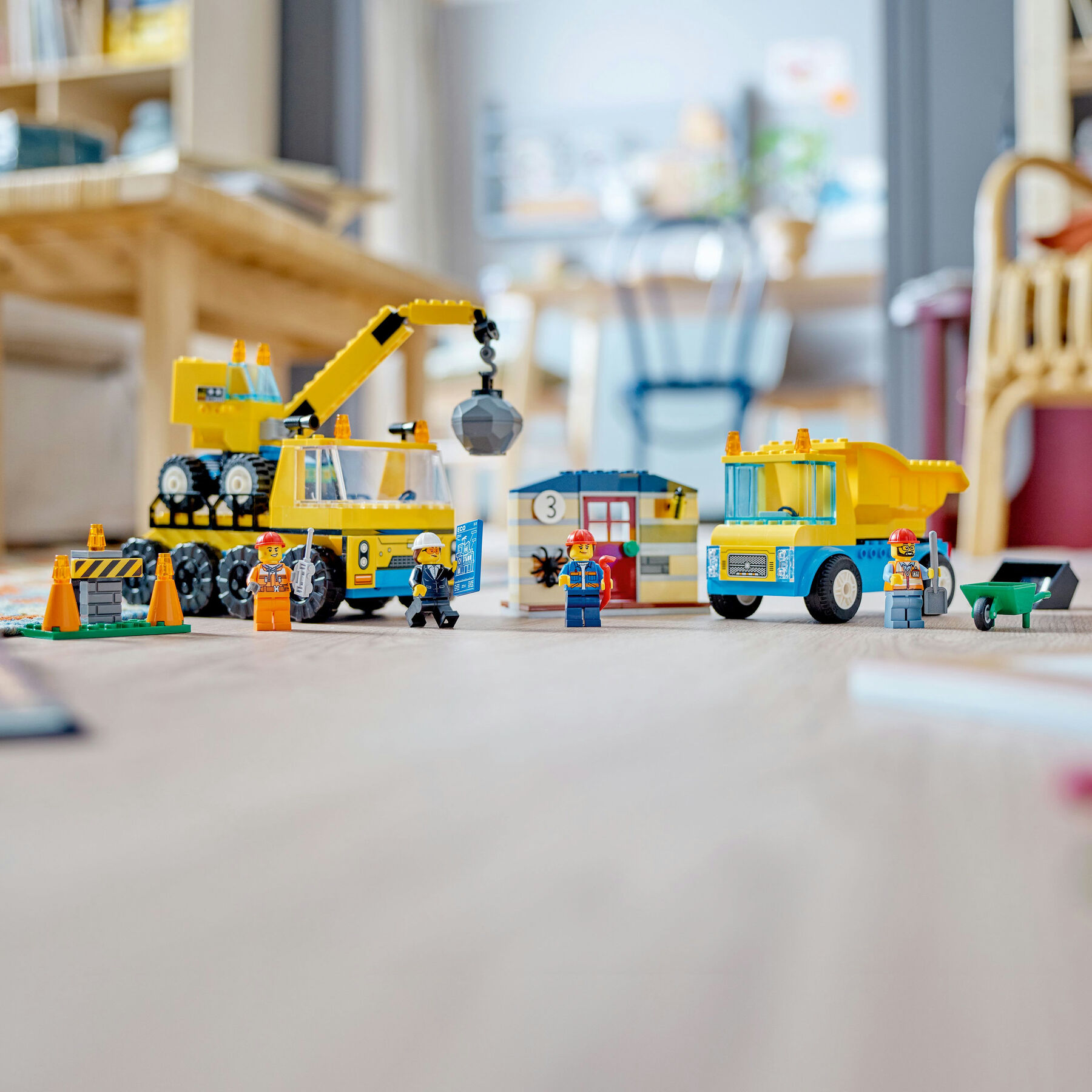 Конструктор LEGO City Будівельна вантажівка й кулястий кран-таран (60391)