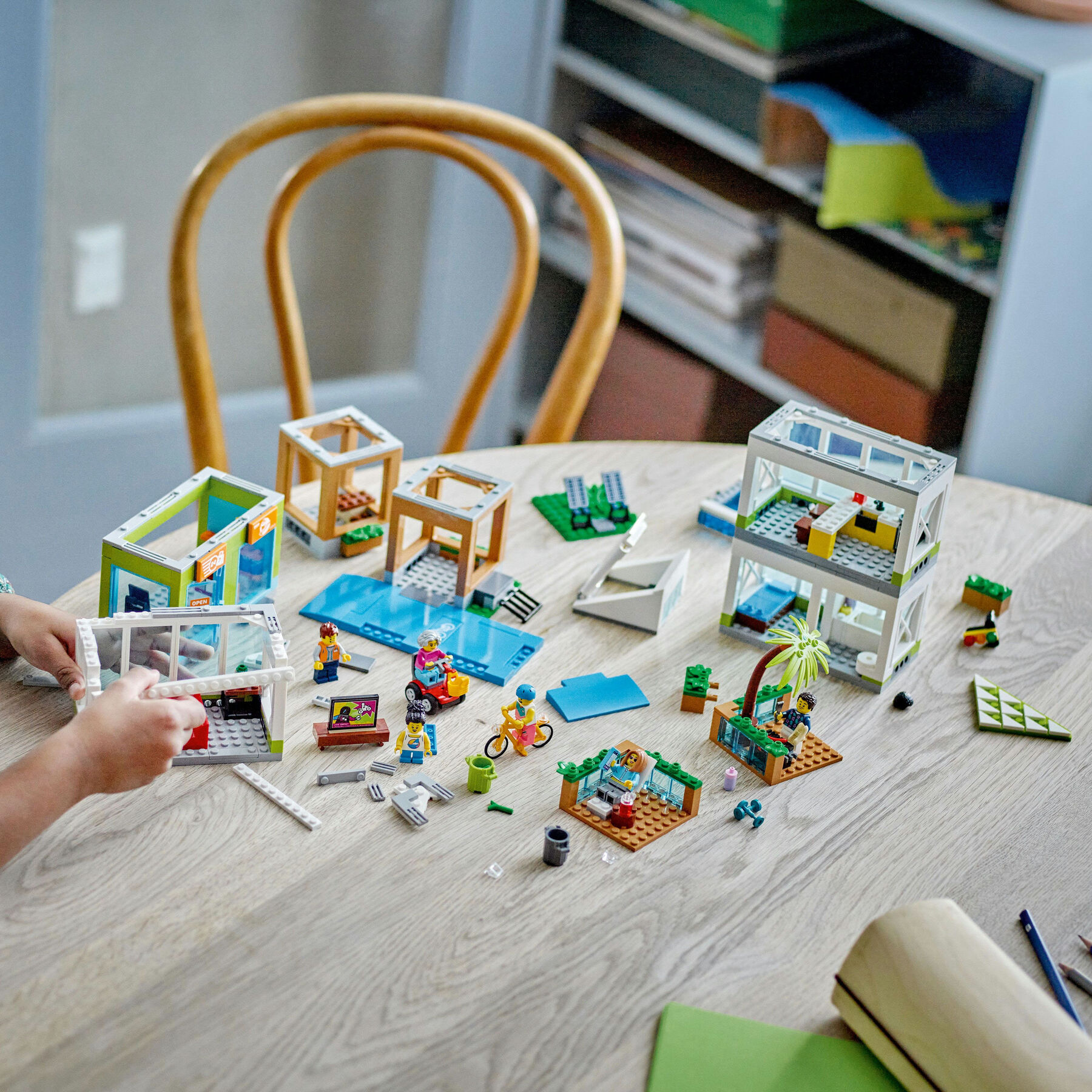 Конструктор LEGO City Багатоквартирний будинок (60365)