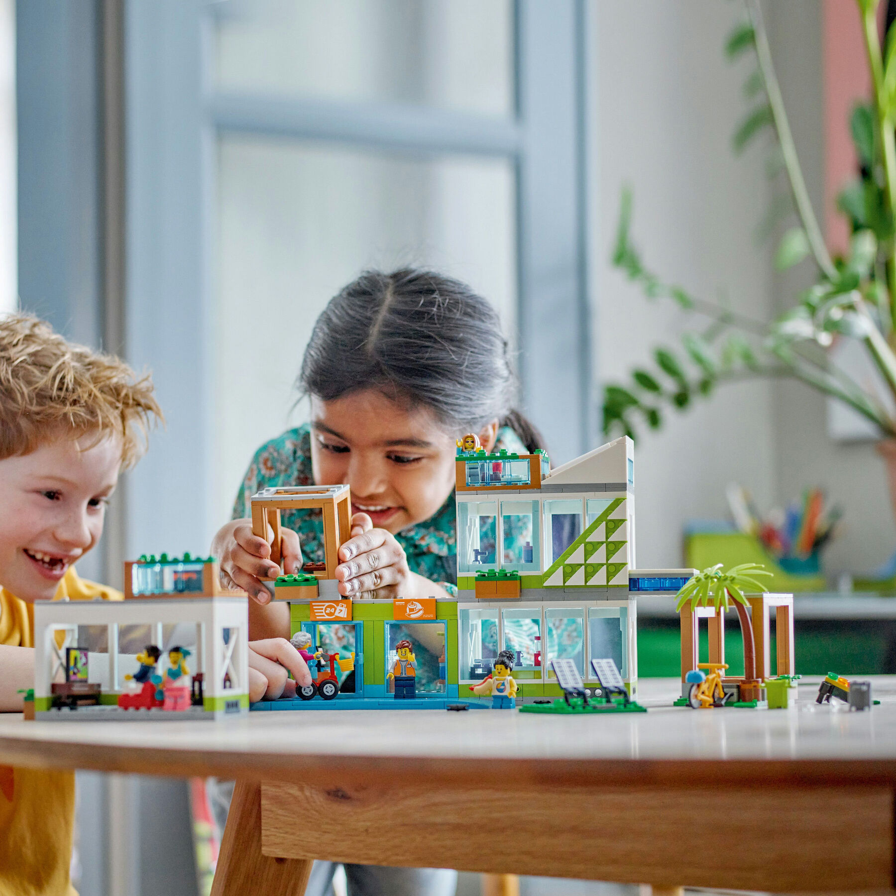 Конструктор LEGO City Багатоквартирний будинок (60365)