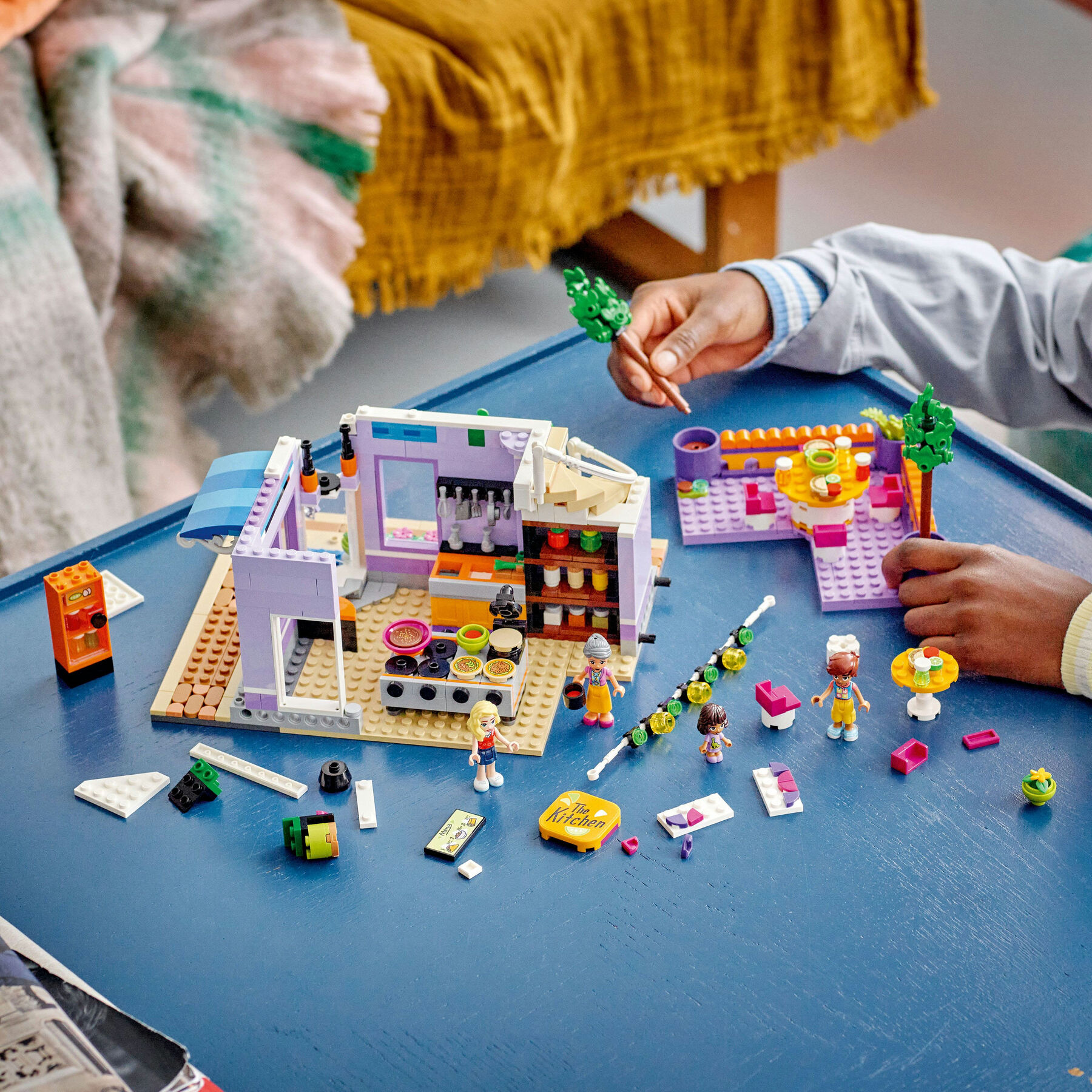 Конструктор LEGO Friends Хартлейк-Сіті. Громадська кухня (41747)