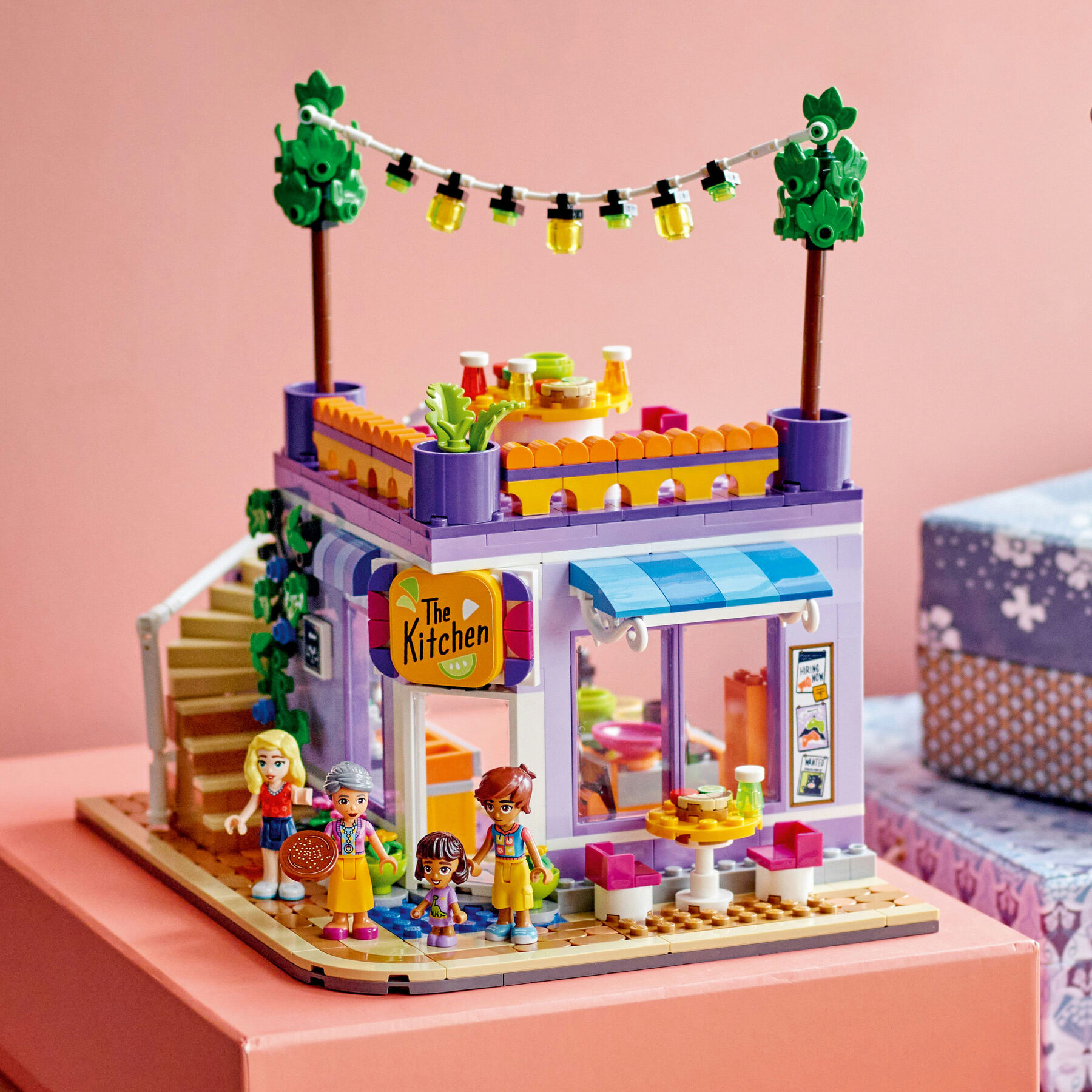 Конструктор LEGO Friends Хартлейк-Сіті. Громадська кухня (41747)