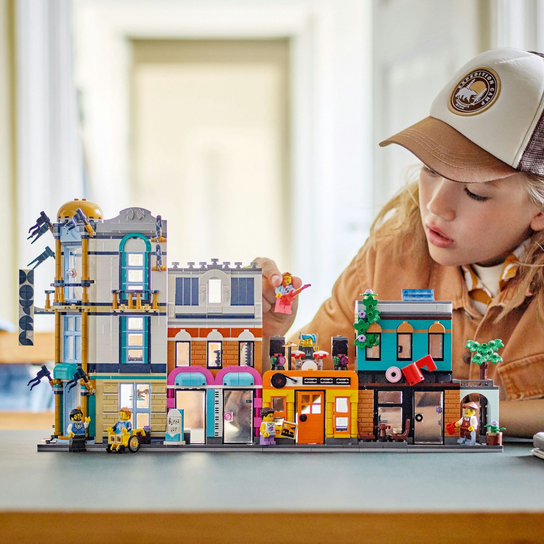 Конструктор LEGO Творець Центральна вулиця (31141)