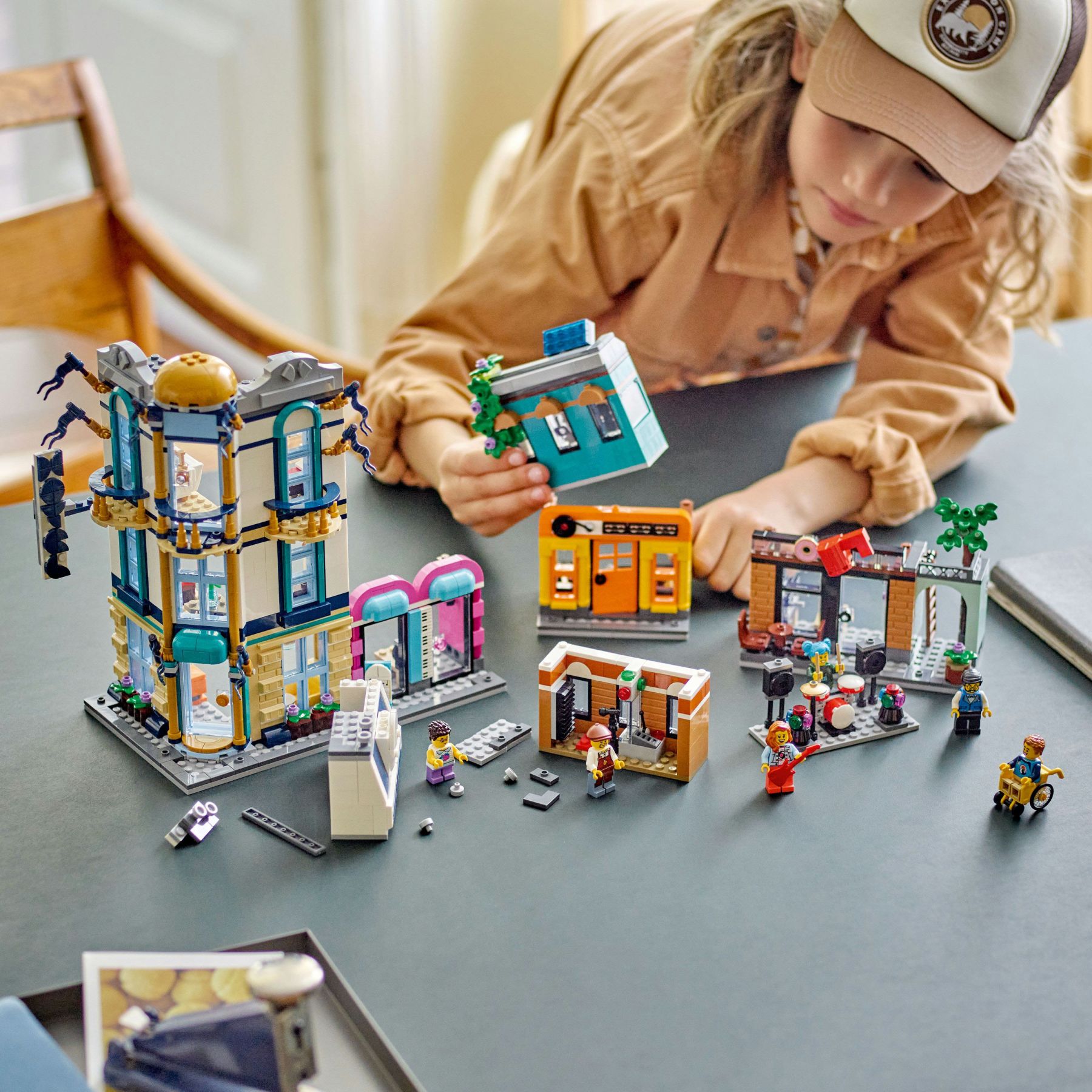 Конструктор LEGO Творець Центральна вулиця (31141)