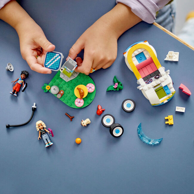 Конструктор LEGO Friends Собачі пригоди на серфі та скутері (42641)