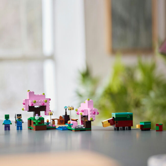 Конструктор LEGO Minecraft Квітучий вишневий сад (21260)