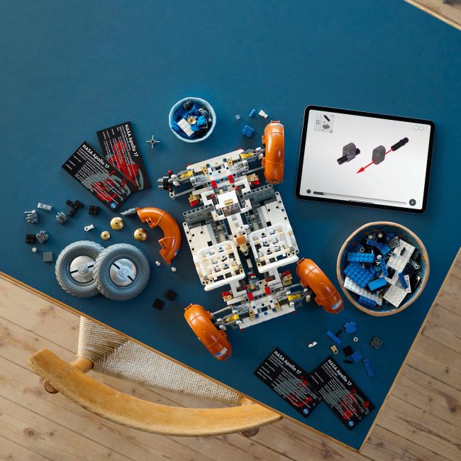 Конструктор LEGO Technic Місячний автомобіль NASA Apollo (42182)