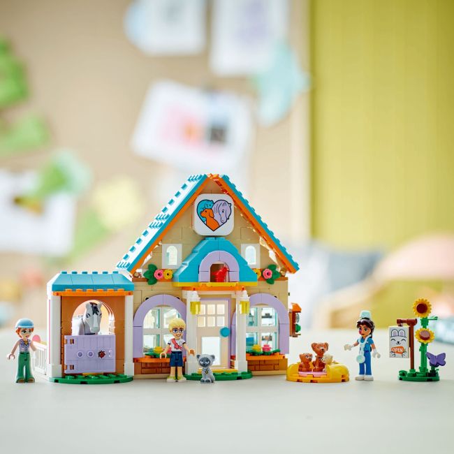 Конструктор LEGO Friends Ветеринарна клініка для коней і домашніх улюбленців (42651)