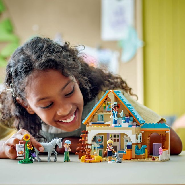 Конструктор LEGO Friends Ветеринарна клініка для коней і домашніх улюбленців (42651)