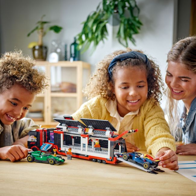 Конструктор LEGO City Вантажівка F1 з автомобілями RB20 та AMR24 (60445)