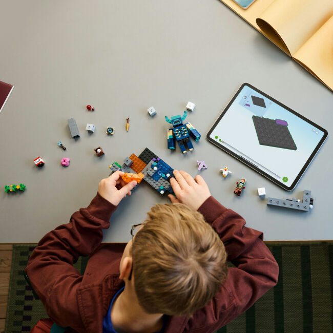 Конструктор LEGO Minecraft Зустріч із Боронителем (21274)