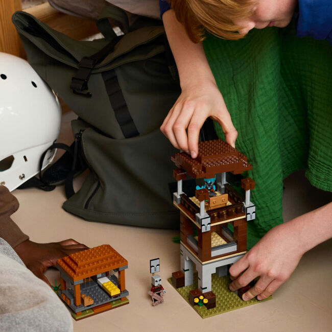 Конструктор LEGO Minecraft Аванпост розбійників та спустошувач (21278)