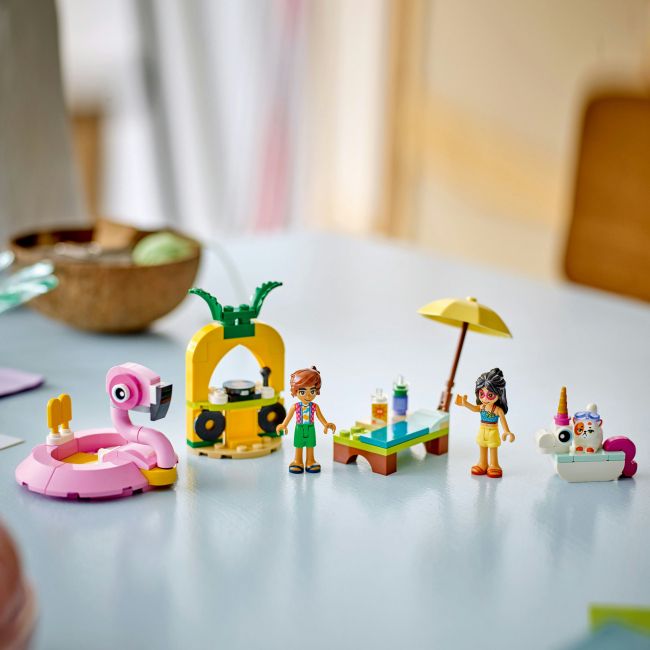 Конструктор LEGO Friends Вечірка єдинорога та фламінго біля басейну (42658)