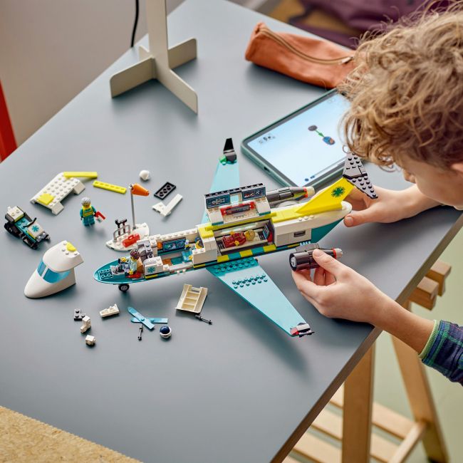 Конструктор LEGO City Літак швидкої медичної допомоги (60465)