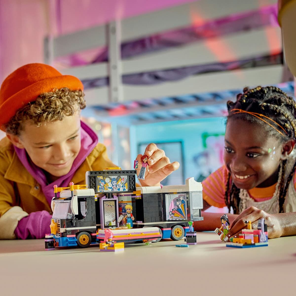 Конструктор LEGO Friends Автобус для музичного туру попзірки (42619)