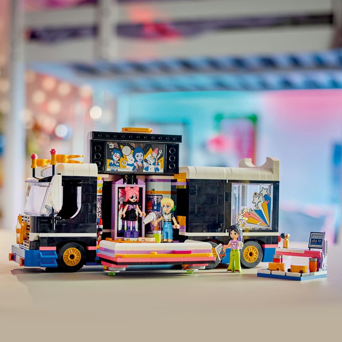 Конструктор LEGO Friends Автобус для музичного туру попзірки (42619)