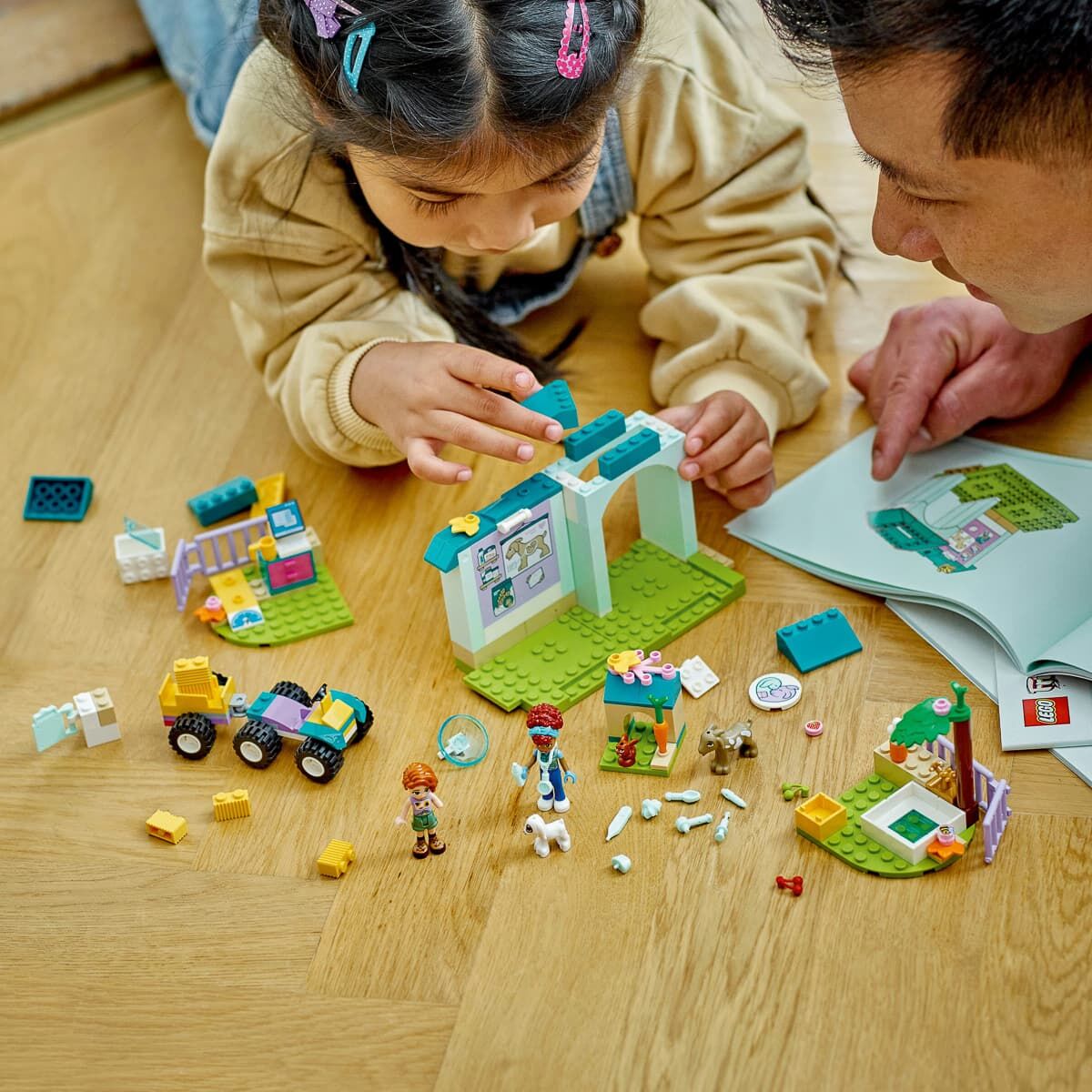 Конструктор LEGO Friends Ветеринарна клініка для сільськогосподарських тварин (42632)